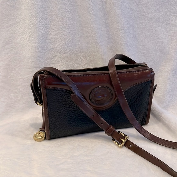 Gorgeous black brown Dooney & Bourke leather crossbody bag 9x6x2.5 - Picture 1 of 10
